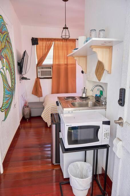 Migue'S Tiny Miami Alcove Apartment Exterior photo